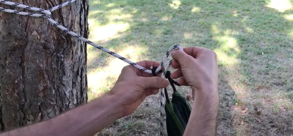 How do you tie a hoisting knot?